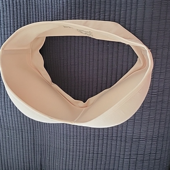 Women's nwot push up seamless bandau bra. Nude color. Padded. Soft medium - Picture 6 of 6